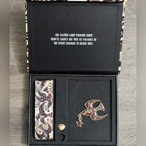 ZOX "ALL THAT GLITTERS IS NOT GOLD" #640 PEARL WRISTBAND & PIN collectible box